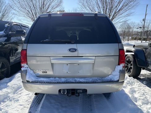 Used 2004 Ford Explorer XLT image 5