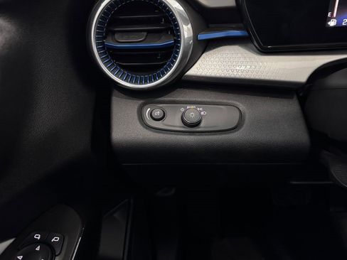 Certified 2024 Chevrolet Trax LT image 18