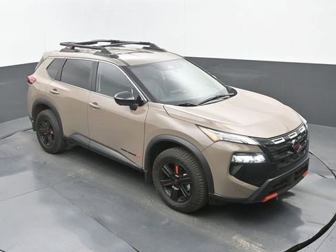 Used 2025 Nissan Rogue SV image 13