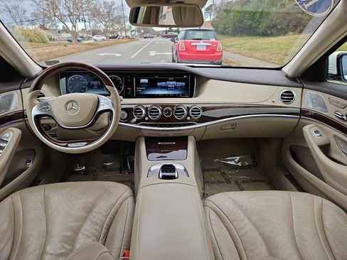 Used 2016 Mercedes-Benz S 550 Sedan image 19