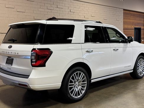 Used 2022 Ford Expedition Platinum AWD/4WD image 3