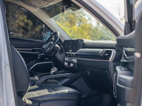 Used 2023 Kia Telluride S image 12