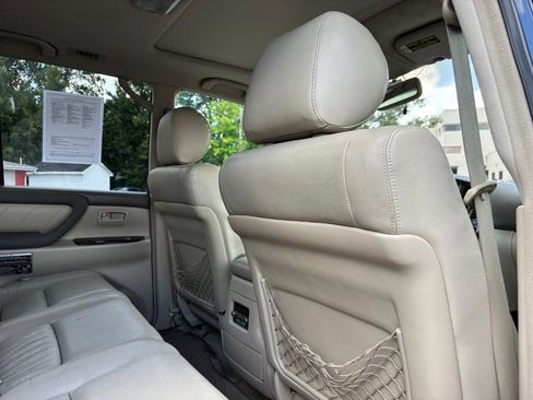 Used 2004 Toyota Land Cruiser w/ Convenience Pkg AWD/4WD image 25