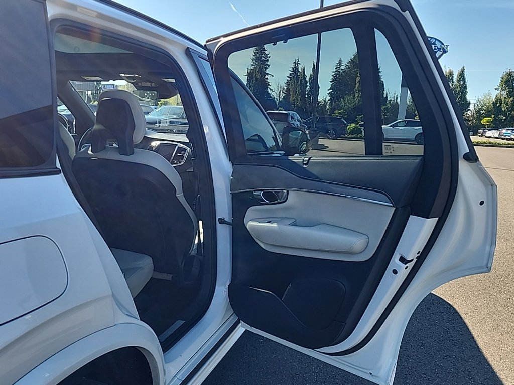 Used 2020 Volvo XC90 T6 R-Design w/ Protection Package Premier AWD/4WD image 17