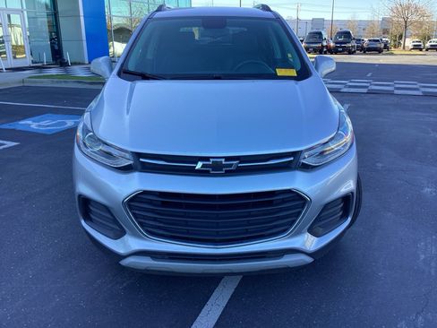 Used 2020 Chevrolet Trax LT w/ LT Convenience Package image 2