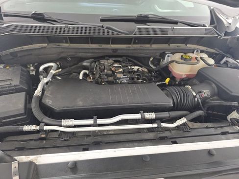 Used 2023 Chevrolet Silverado 1500 LT AWD/4WD image 5