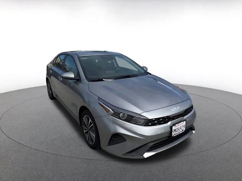 Used 2024 Kia Forte LXS image 3