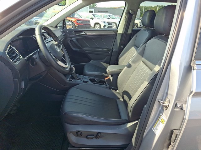 Used 2023 Volkswagen Tiguan SE w/ Panoramic Sunroof Package AWD/4WD image 19