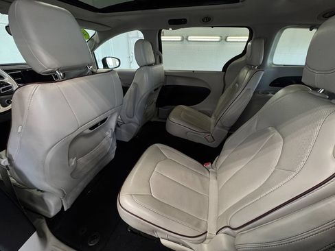 Used 2019 Chrysler Pacifica Limited FWD image 22
