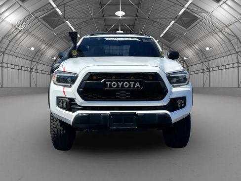 Used 2018 Toyota Tacoma SR5 RWD image 11