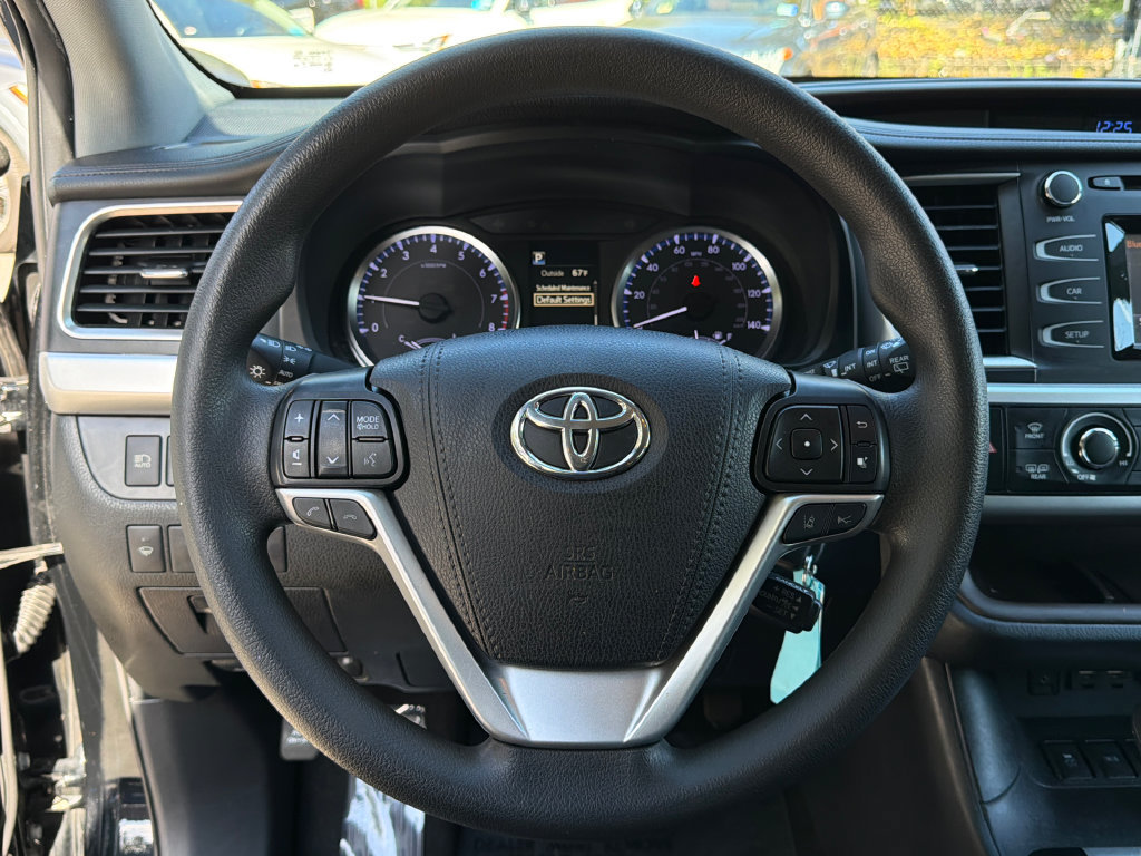 Used 2019 Toyota Highlander LE AWD/4WD image 23