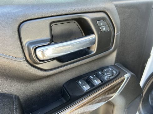 Used 2022 Chevrolet Silverado 2500 LT w/ Convenience Package image 4