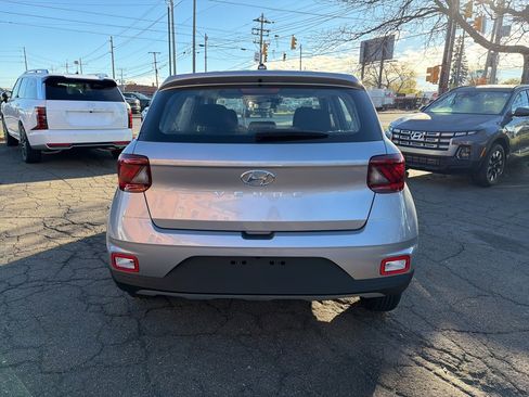 New 2026 Hyundai Venue SE image 6