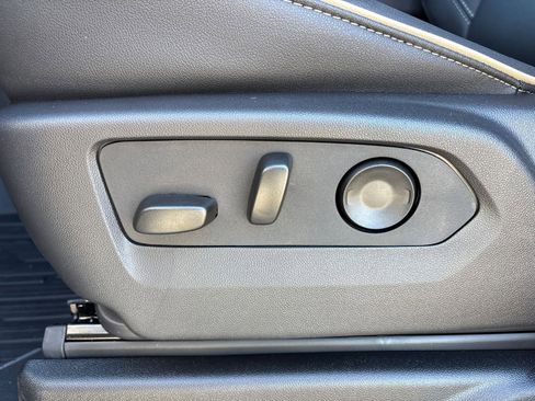 New 2026 GMC Yukon XL Elevation image 23