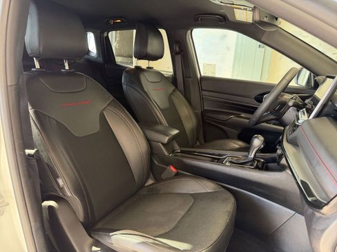 Used 2025 Jeep Compass Trailhawk w/ Trailer Tow Group image 35