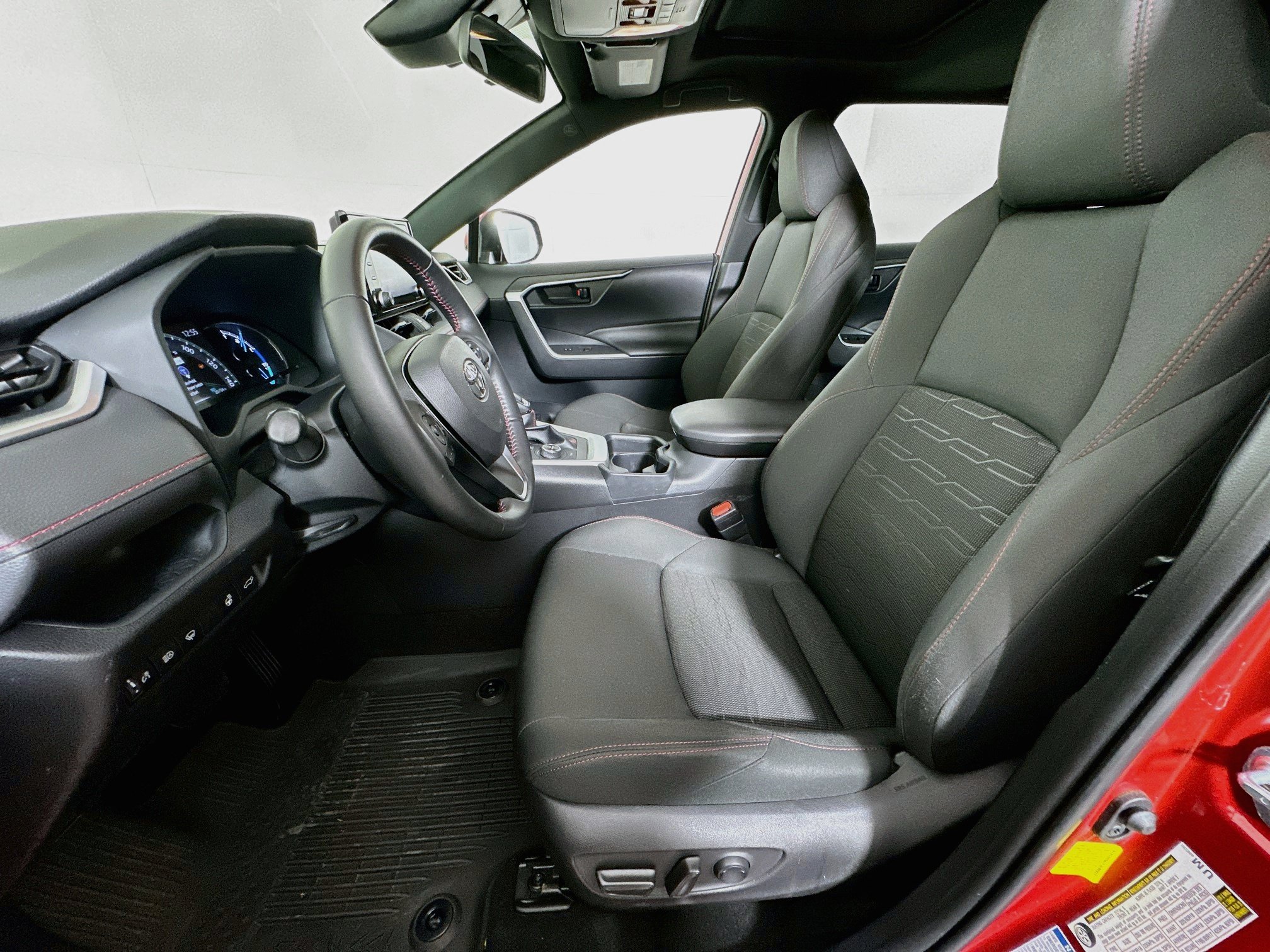 Used 2021 Toyota RAV4 SE w/ Weather & Moonroof Package AWD/4WD image 13