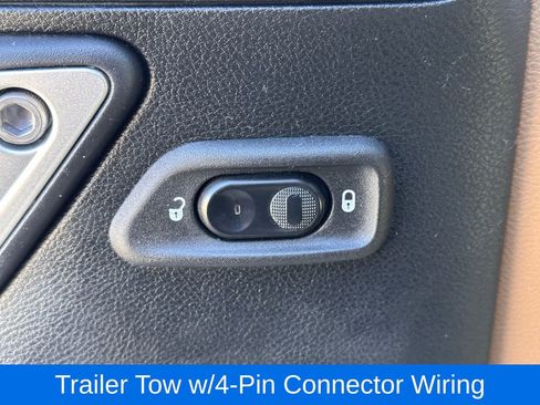 Used 2018 Jeep Wrangler Unlimited Sahara w/ Max Tow Package image 24