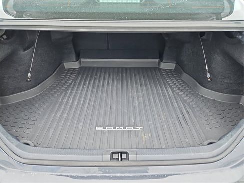 Used 2025 Toyota Camry SE w/ Convenience Package image 33