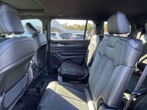 New 2025 Jeep Grand Cherokee L Altitude image 20