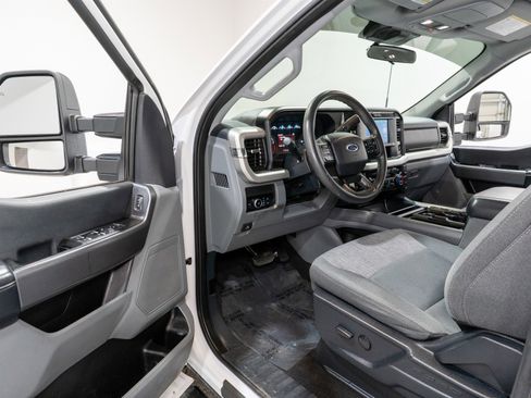 Used 2025 Ford F250 XLT w/ FX4 Off-Road Package image 13
