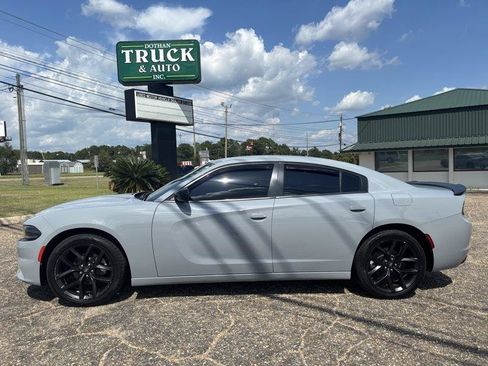 Used 2022 Dodge Charger SXT w/ Blacktop Package RWD image 2