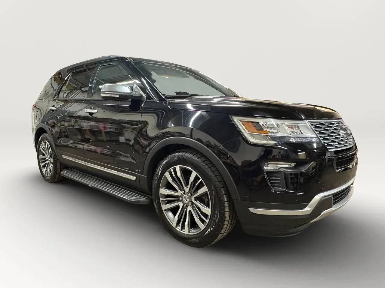 Used 2018 Ford Explorer Platinum AWD/4WD image 2