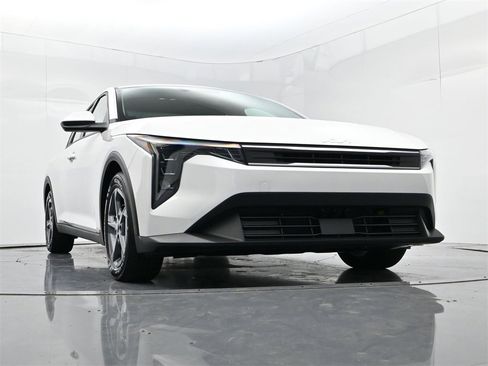 New 2025 Kia K4 LXS image 31