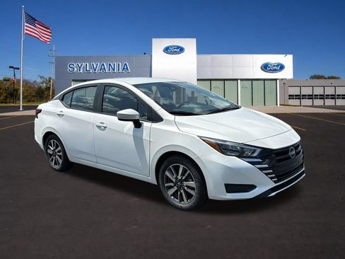 Used 2025 Nissan Versa SV FWD image 1