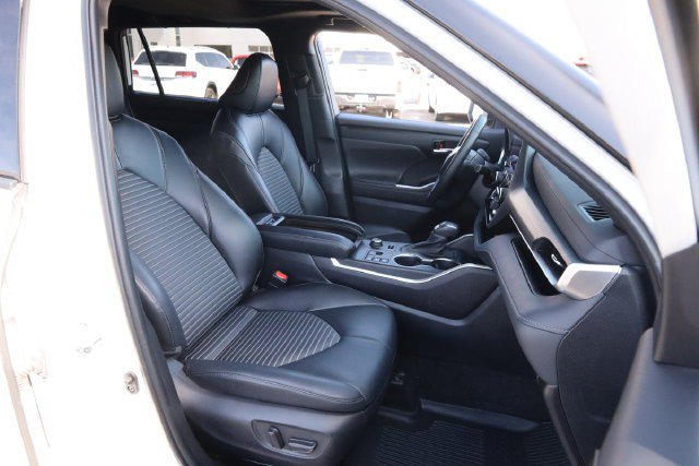 Used 2023 Toyota Highlander XSE AWD/4WD image 31