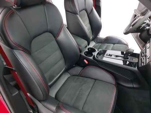 Used 2024 Porsche Macan GTS image 12