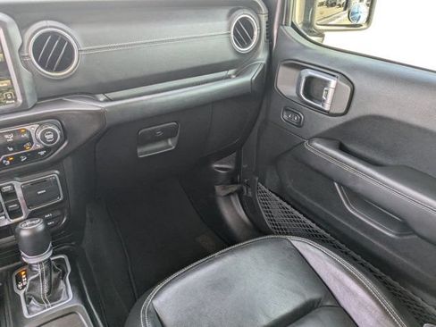 Used 2018 Jeep Wrangler Unlimited Sahara AWD/4WD image 18