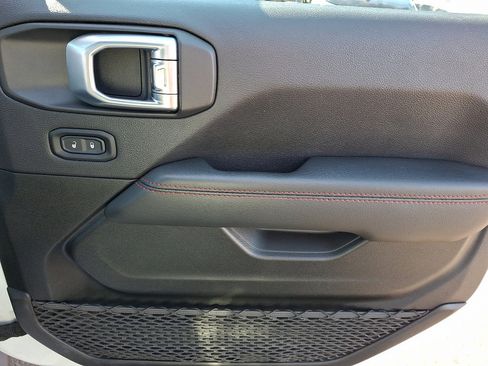 Certified 2022 Jeep Gladiator Rubicon w/ Cold Weather Group image 10