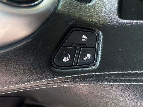 Used 2017 GMC Yukon SLT image 16