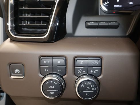 Certified 2025 GMC Sierra 2500 Denali w/ Denali Reserve Package image 11