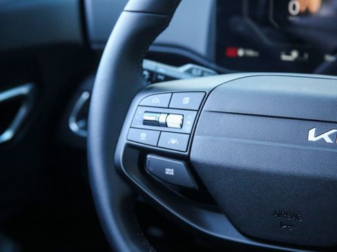 Used 2025 Kia K4 EX image 21