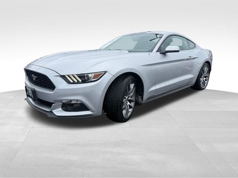Used 2017 Ford Mustang Premium image 4