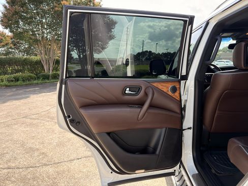 Used 2016 INFINITI QX80 Limited AWD/4WD image 13