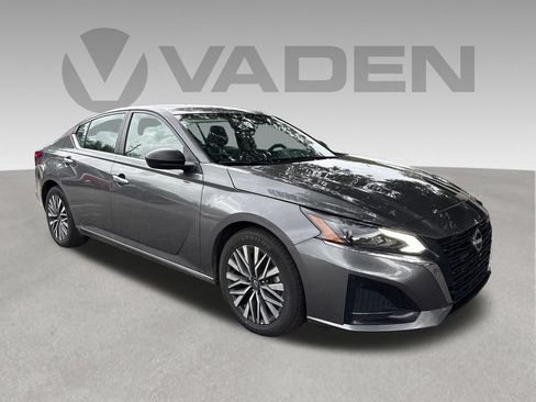 Used 2025 Nissan Altima 2.5 SV FWD image 26