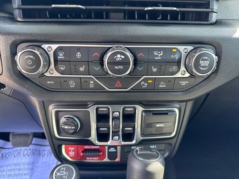 New 2026 Jeep Gladiator Sport AWD/4WD image 17