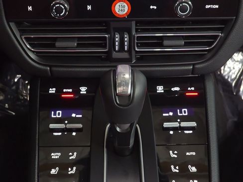 Used 2025 Porsche Macan image 19