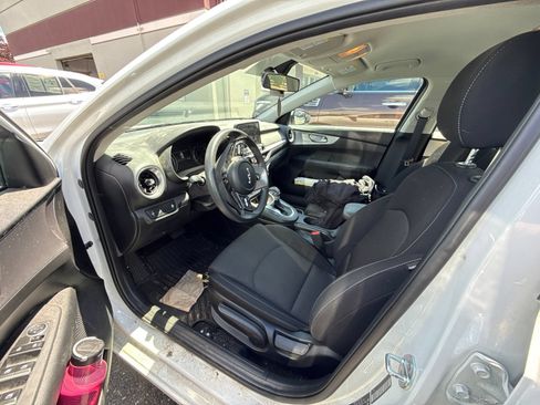 Certified 2022 Kia Forte LXS w/ LXS Technology Package FWD image 10