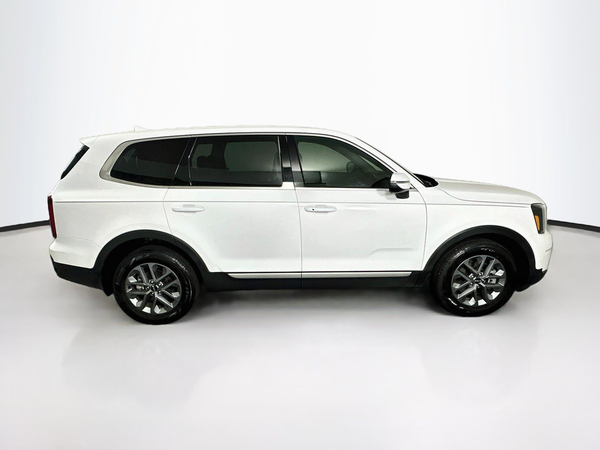 Used 2025 Kia Telluride LX FWD image 10