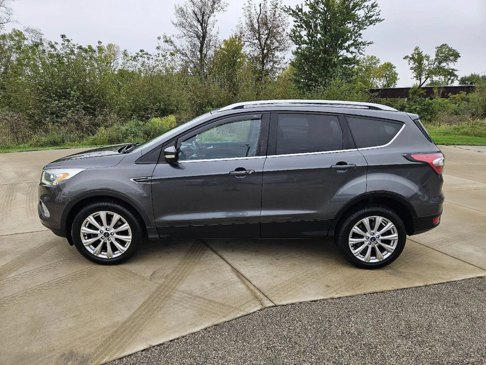 Used 2017 Ford Escape Titanium AWD/4WD image 4
