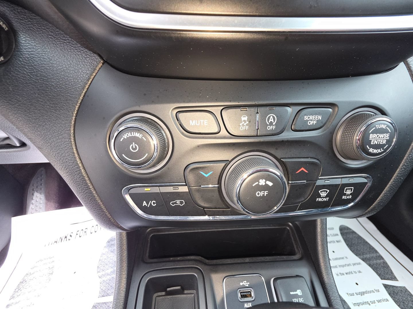 Used 2019 Jeep Cherokee Latitude w/ Popular Appearance Group FWD image 14