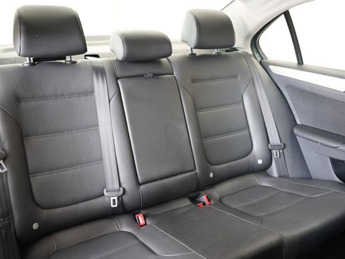 Used 2013 Volkswagen Jetta SE FWD image 34