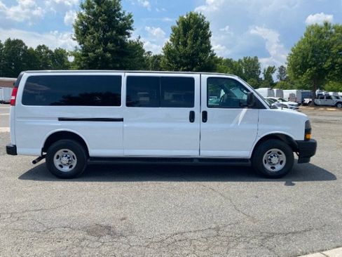 Used 2023 Chevrolet Express 3500 LS RWD image 3