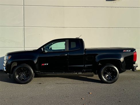 Used 2017 Chevrolet Colorado Z71 w/ Z71 Midnight Edition image 4