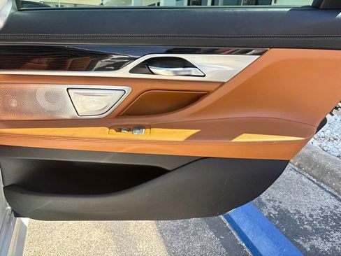 Used 2018 BMW 750i image 58