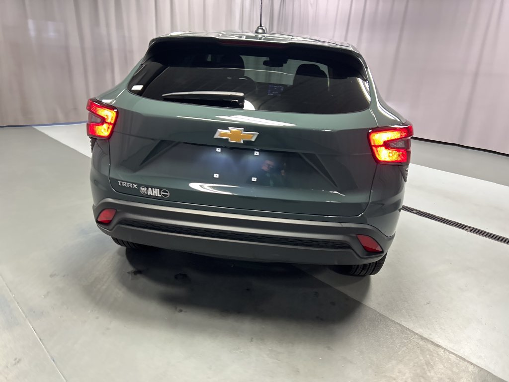 Used 2026 Chevrolet Trax LS w/ LS Convenience Package FWD image 6