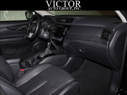 Used 2018 Nissan Rogue SL image 40